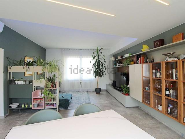Appartamento in vendita di 180 m² in Via Andrea Costa, 144