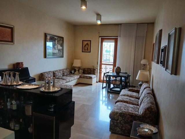 Appartamento in vendita di 180 m² in Via Alcide de Gasperi