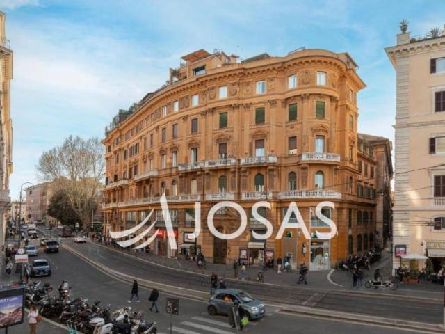 Appartamento in vendita di 180 m² in Via Arenula