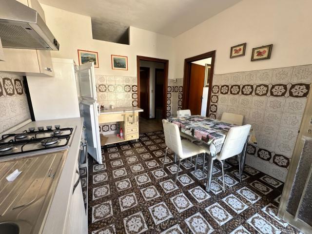 Appartamento in vendita di 180 m² in Via B. Genovesi Sud