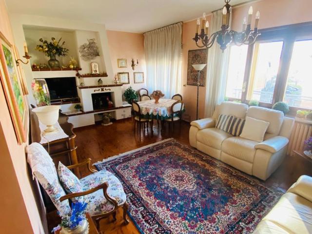 Appartamento in vendita di 180 m² in Via Bologna, 252