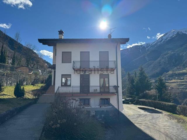 Appartamento in vendita di 180 m² in Via G. Matteotti, 4