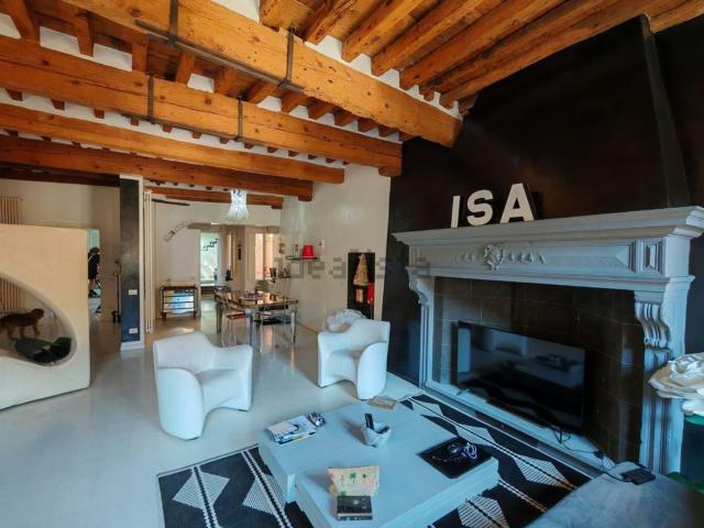 Appartamento in vendita di 180 m² in Via Galli Tassi, 44