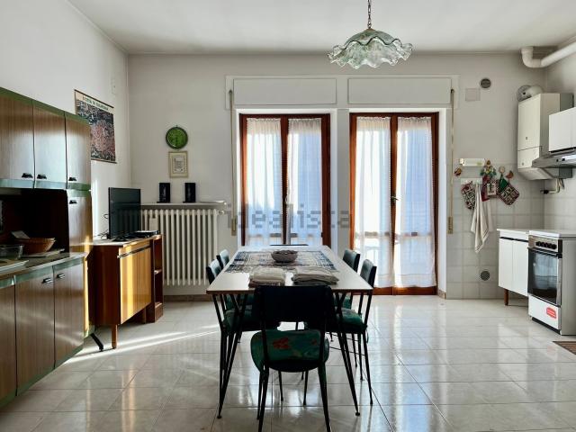 Appartamento in vendita di 180 m² in Via Giuseppe Andrea Angeloni, 13