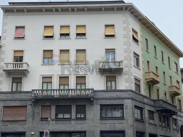 Appartamento in vendita di 180 m² in Via Giuseppe Bernascone, 19