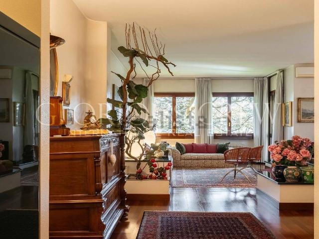 Appartamento in vendita di 180 m² in Via Giuseppe Rovani, 1