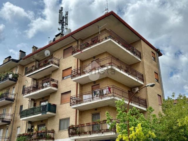 Appartamento in vendita di 180 m² in Via Giacomo Leopardi, 28