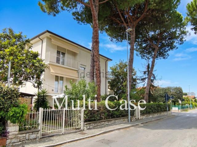 Appartamento in vendita di 180 m² in Via Giosuè Carducci, 43