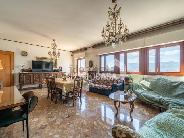 Appartamento in vendita di 180 m² in Via Giovanni Campolo, 92