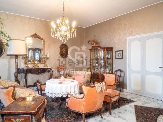 Appartamento in vendita di 180 m² in Via Giovanni Arrivabene