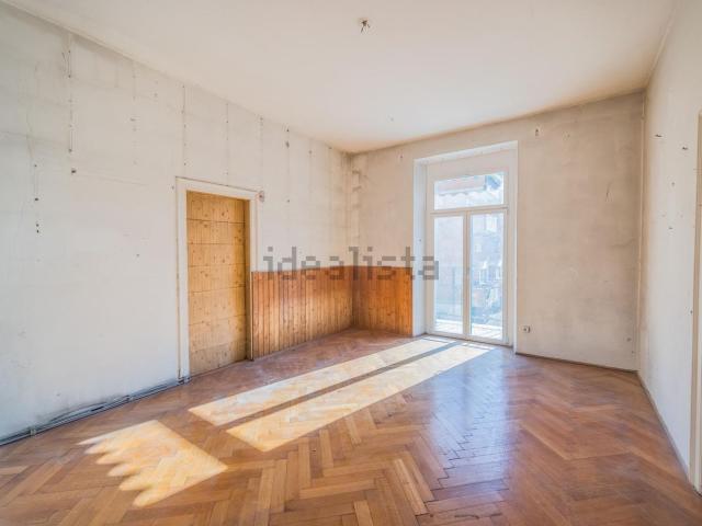 Appartamento in vendita di 180 m² in Via Guncina