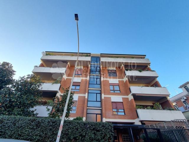 Appartamento in vendita di 180 m² in Via dei Motoristi, 69