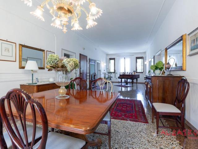 Appartamento in vendita di 180 m² in Via dei Ciliegi, 3