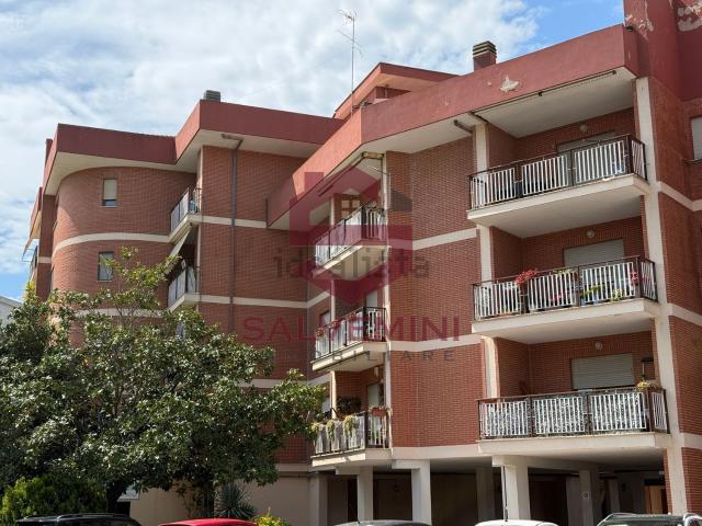 Appartamento in vendita di 180 m² in Via dei Lecci