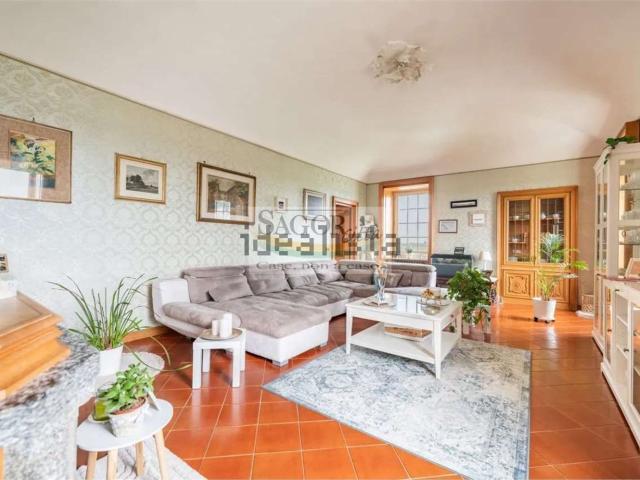 Appartamento in vendita di 180 m² in Via Del Valentino, 43