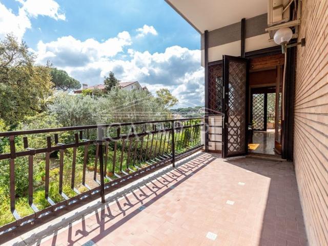 Appartamento in vendita di 180 m² in Via della Mendola