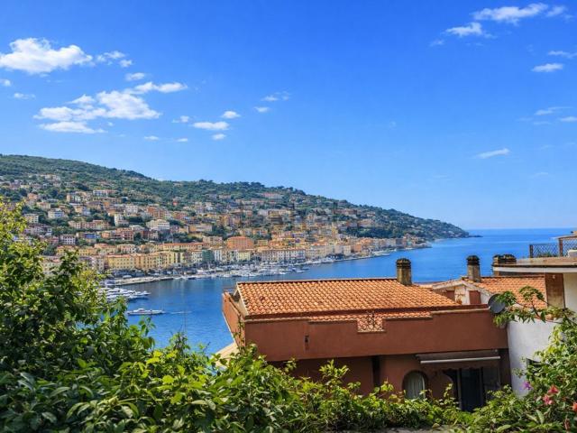 Appartamento in vendita di 180 m² in Via Discesa del Valle