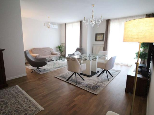 Appartamento in vendita di 180 m² in Via Fabio Filzi