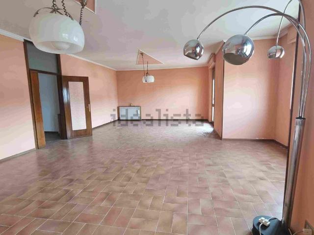 Appartamento in vendita di 180 m² in Via Francesco Crispi, 66