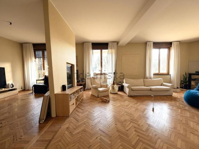 Appartamento in vendita di 180 m² in Via Francesco Crispi, 13