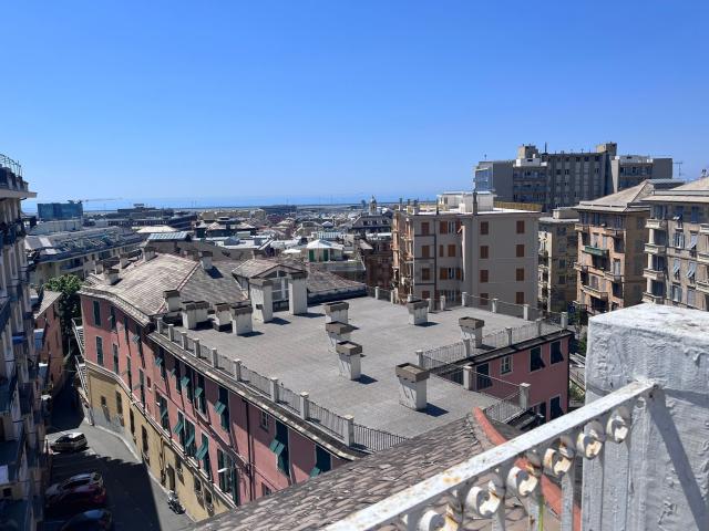 Appartamento in vendita di 180 m² in Via Francesco Ravaschio, 109