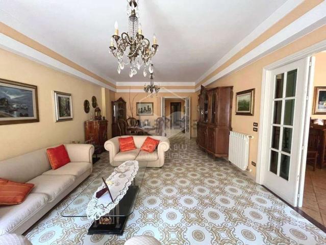 Appartamento in vendita di 180 m² in Via Frisella