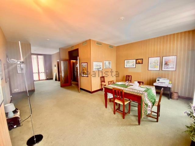 Appartamento in vendita di 180 m² in Via Lorenzo Foresti