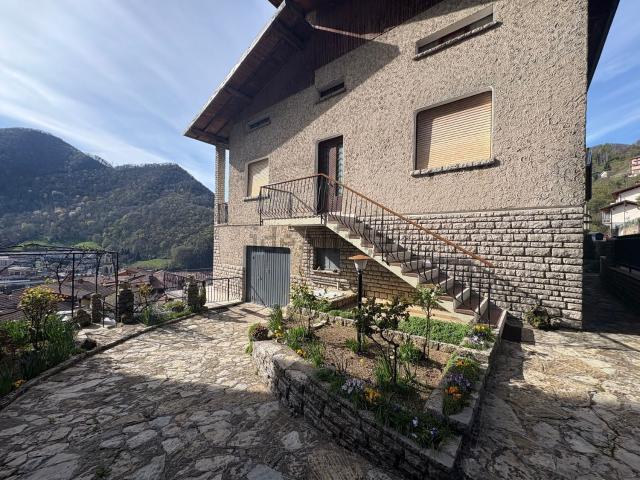 Appartamento in vendita di 180 m² in Via Martiri Libertà, 5