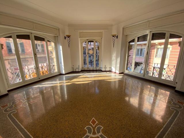 Appartamento in vendita di 180 m² in Via Nazario Sauro