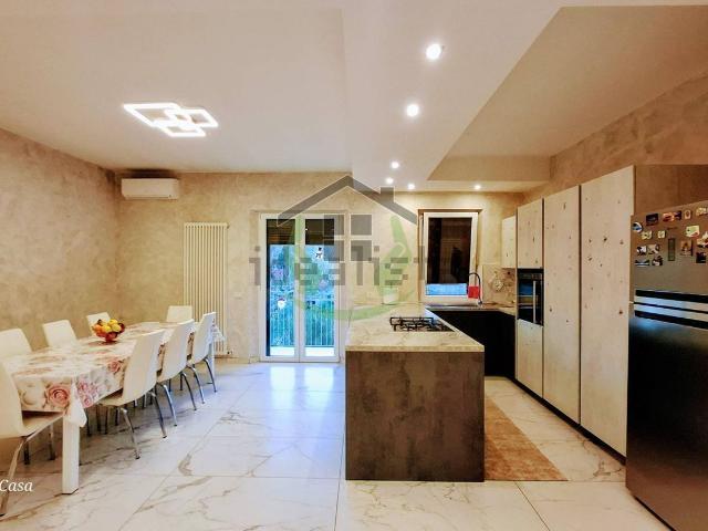 Appartamento in vendita di 180 m² in Via Salaria, 133