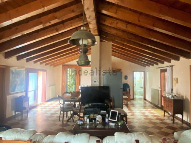 Appartamento in vendita di 180 m² in Via San Pio X, 34