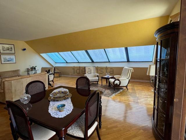 Appartamento in vendita di 180 m² in Via Simone Martini, 1