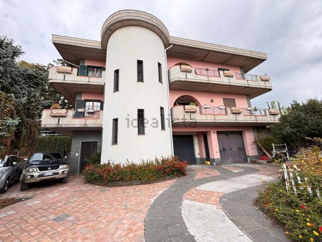 Appartamento in vendita di 180 m² in Via Simone del Pozzo, 37