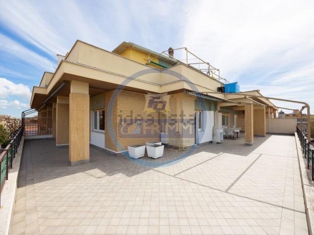 Appartamento in vendita di 180 m² in Via Stefano Cansacchi