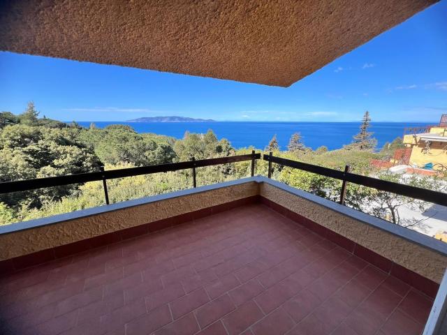 Appartamento in vendita di 180 m² in Via Panoramica