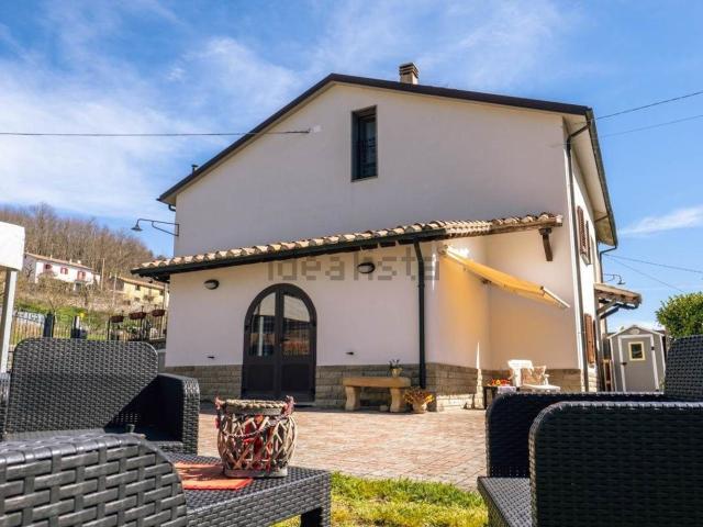 Appartamento in vendita di 180 m² in Via Pietralunga, 783