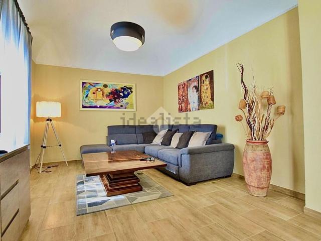 Appartamento in vendita di 180 m² in Via Pietro Isola, 68