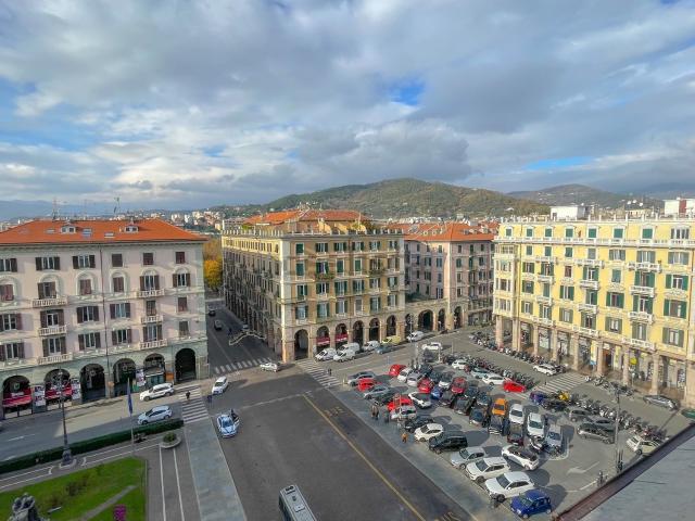 Appartamento in vendita di 180 m² in Via Pietro Paleocapa