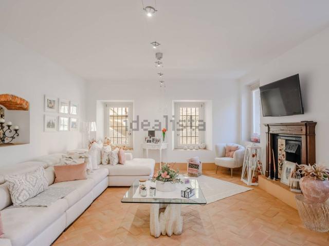 Appartamento in vendita di 180 m² in Via Realini Gualtieri