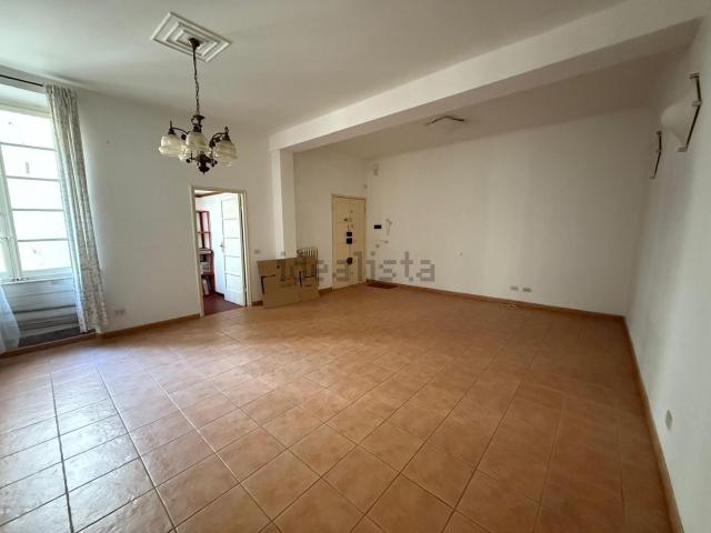 Appartamento in vendita di 180 m² in Via Riccardo Migliari, 35