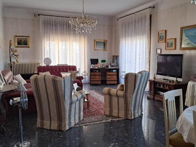 Appartamento in vendita di 180 m² in Via Tito Minniti, 136
