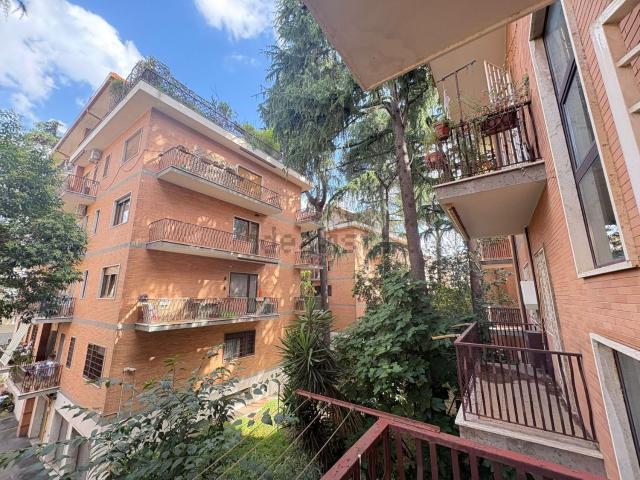 Appartamento in vendita di 180 m² in Via Tito Omboni