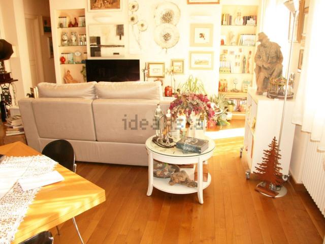 Appartamento in vendita di 180 m² in Via Trento e Trieste, 9