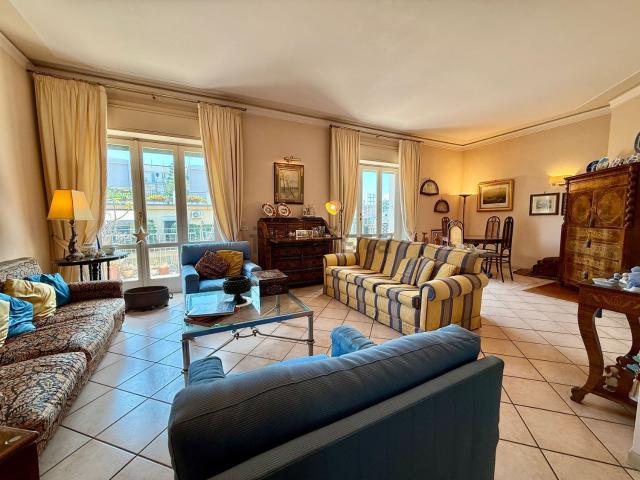Appartamento in vendita di 180 m² in Via Trieste, 17