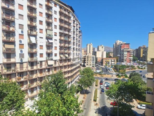 Appartamento in vendita di 180 m² in Via Trinacria, 29