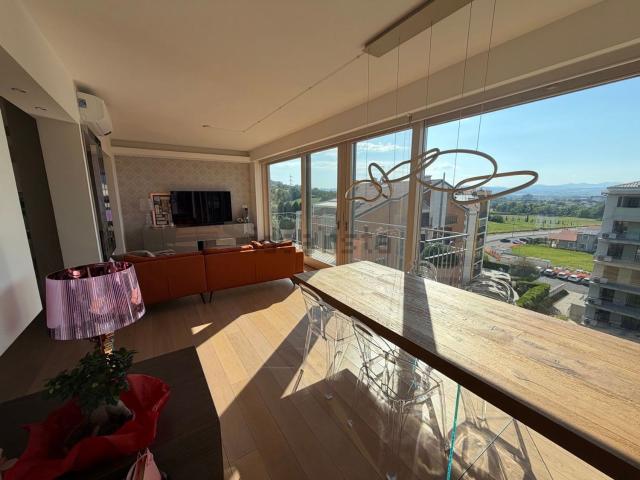 Appartamento in vendita di 180 m² in Via Ugo Castellani, 1