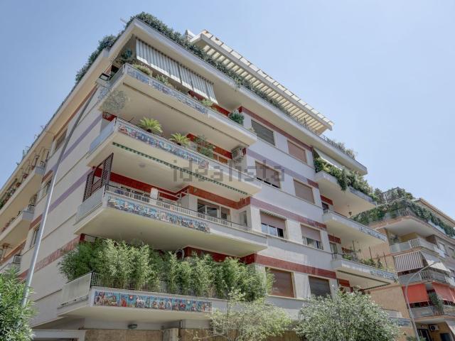 Appartamento in vendita di 180 m² in Via Ugo de Carolis
