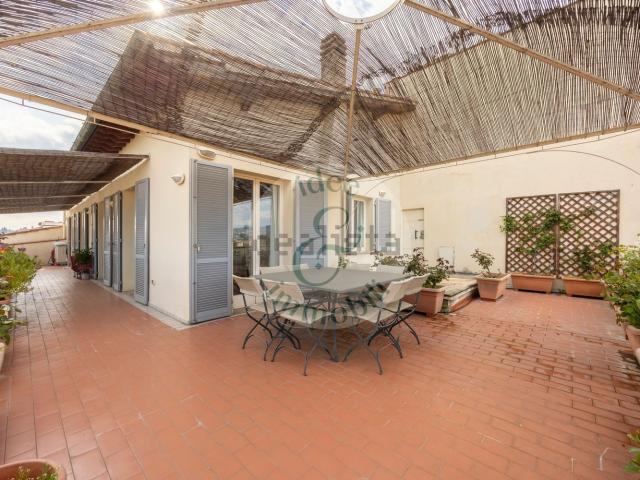 Appartamento in vendita di 180 m² in Via Vittorio Alfieri