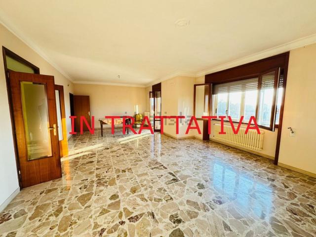 Appartamento in vendita di 180 m² in Via Vittorio Emanuele III