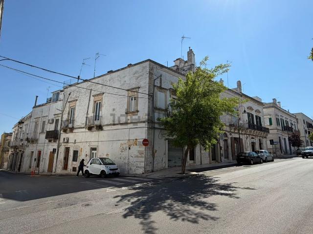 Appartamento in vendita di 180 m² in Via Vincenzo Bellini, 96